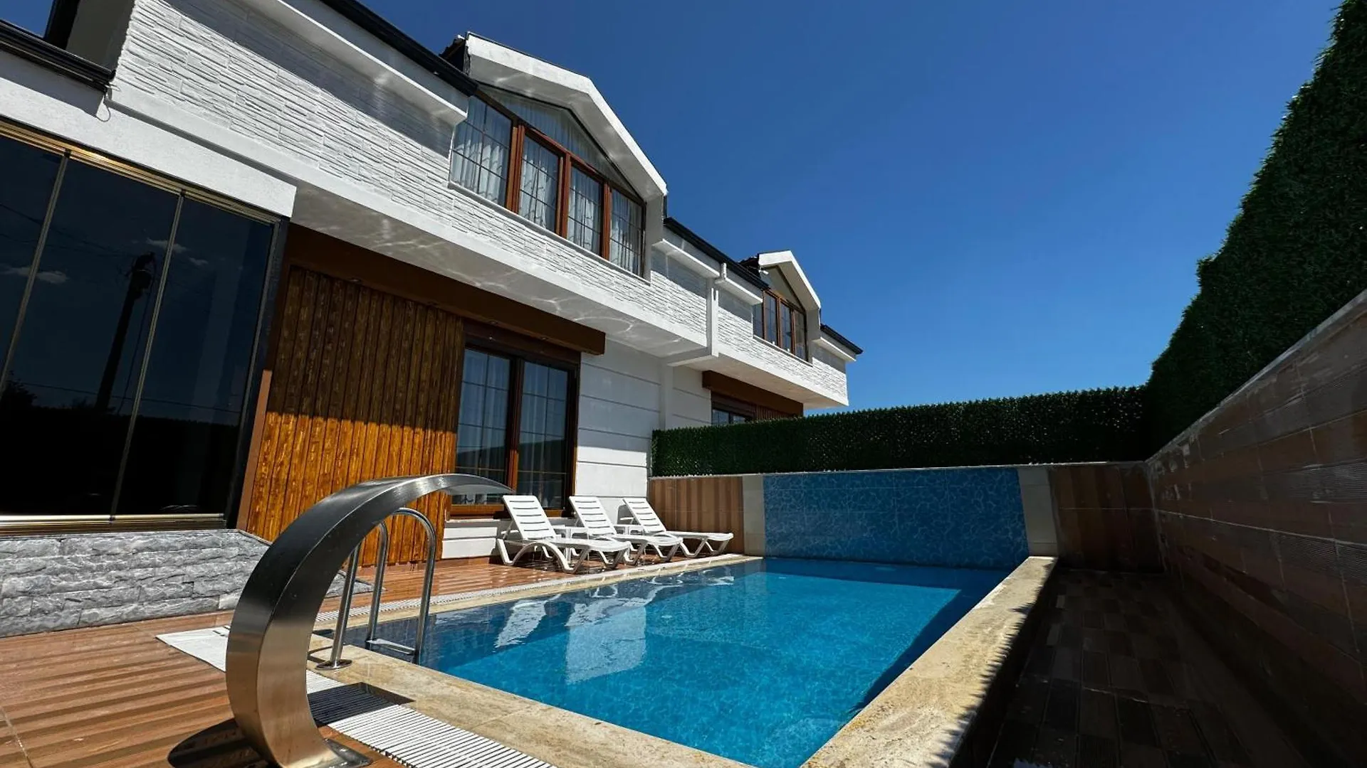 kontakty Villa Aile